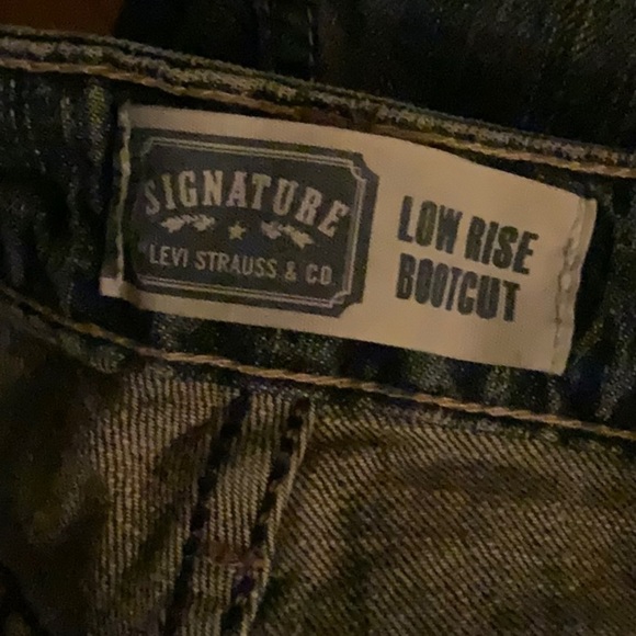 LEVI’S low rise bootcut denim pants. Size 6 - Picture 5 of 6